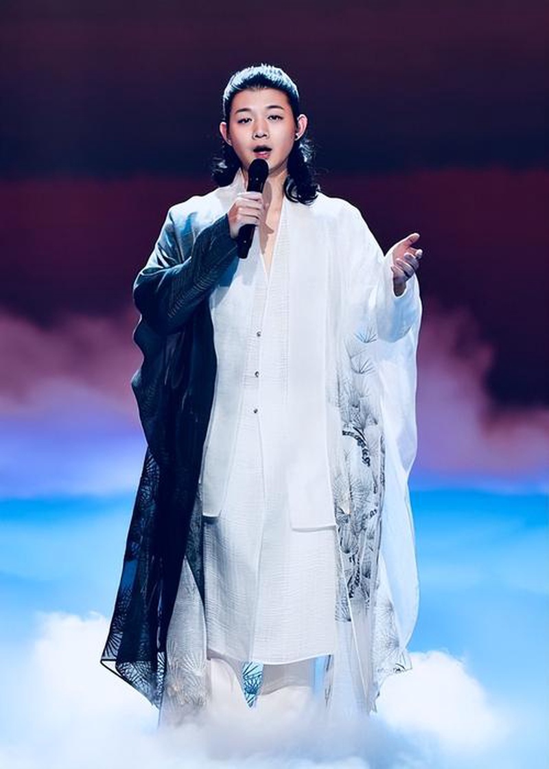 霍尊